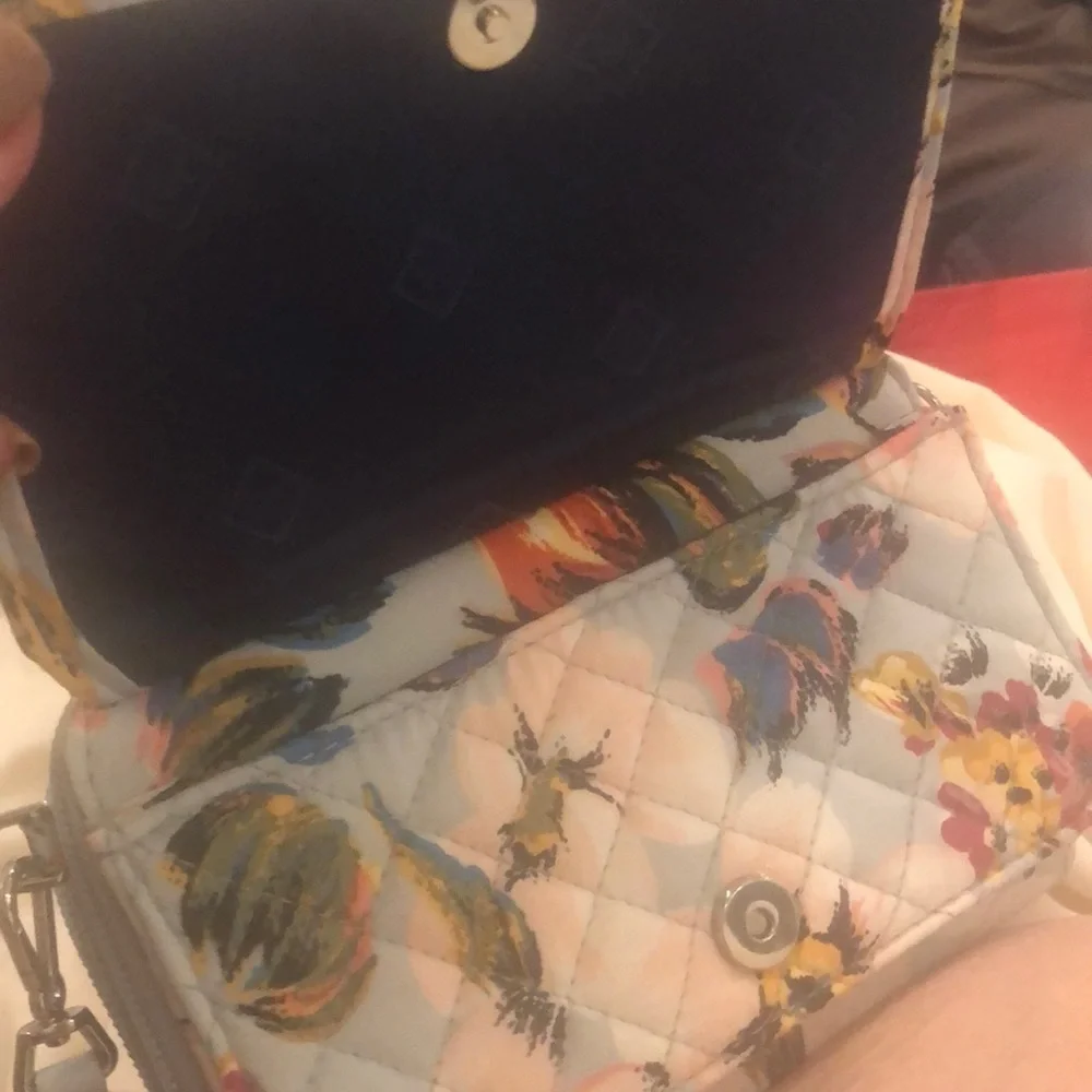 VERA BRADLEY RFID ALL IN ONE SEA AIR FLORAL WRISTLET CROSSBODY BAG NWT